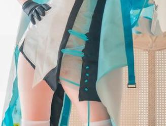Hatori Sama的套图精选让甘雨的魅魔形象立体化，这意思我得好好琢磨一下